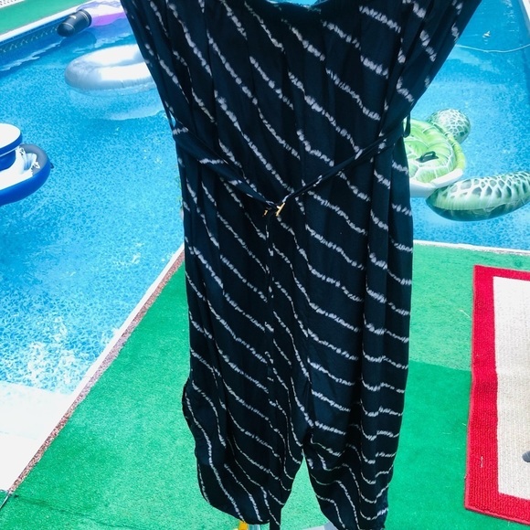 BCBG MAXAZRIA large black & white silky romper sleeveless belted asymmetric hem - Picture 2 of 16